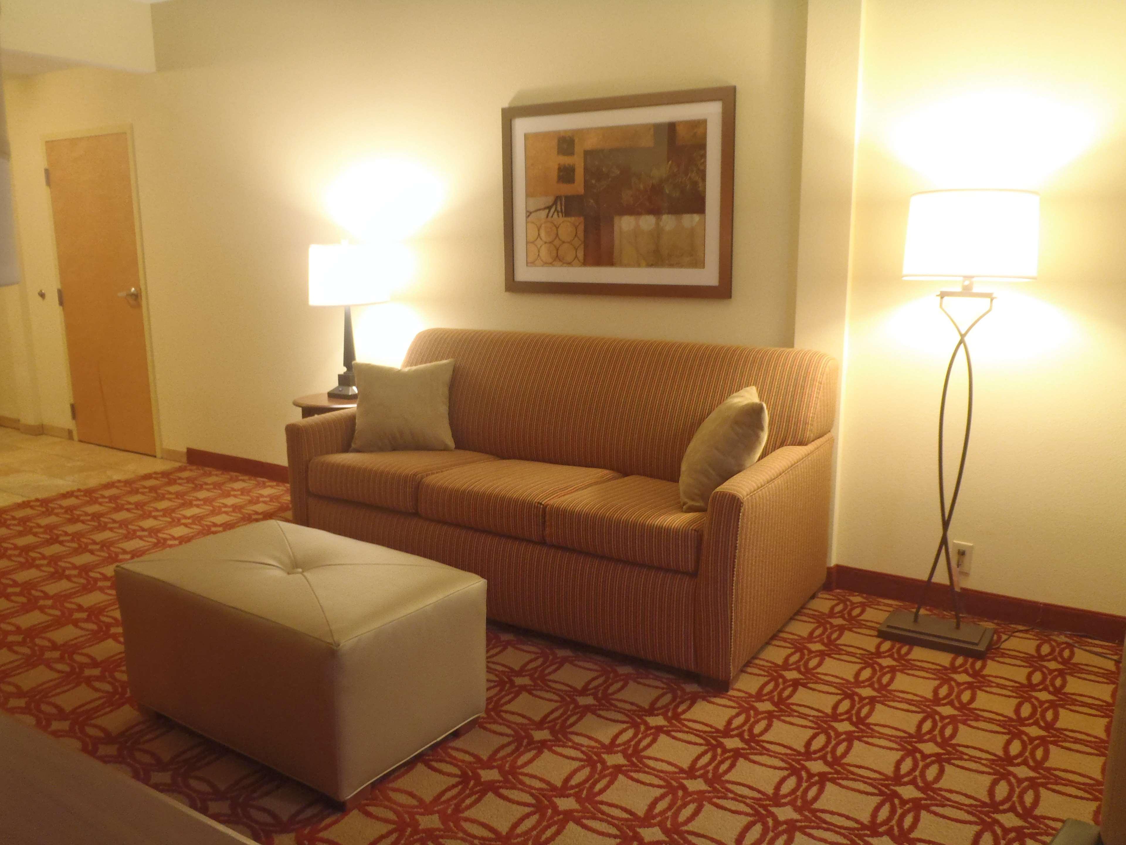 Hampton & Hotel