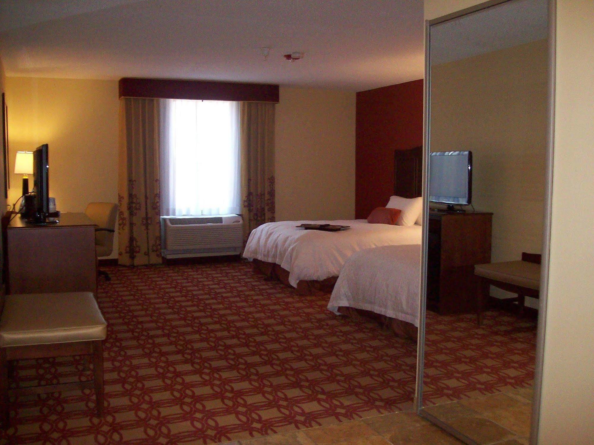 Hampton & Hotel 3*
