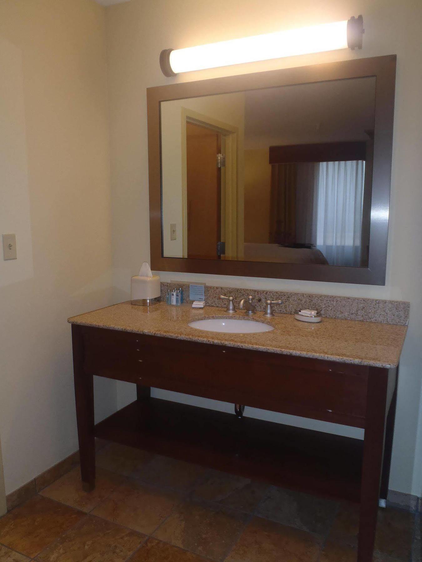 Hampton & Hotel 3*